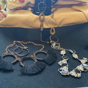 NECKLACE EARRING BUNDLE